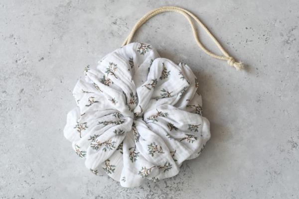 Duschschwamm "Zweige auf weiß"